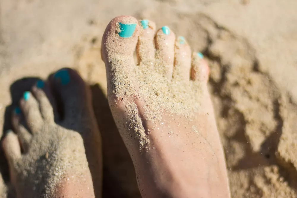 Sand mellan tårna